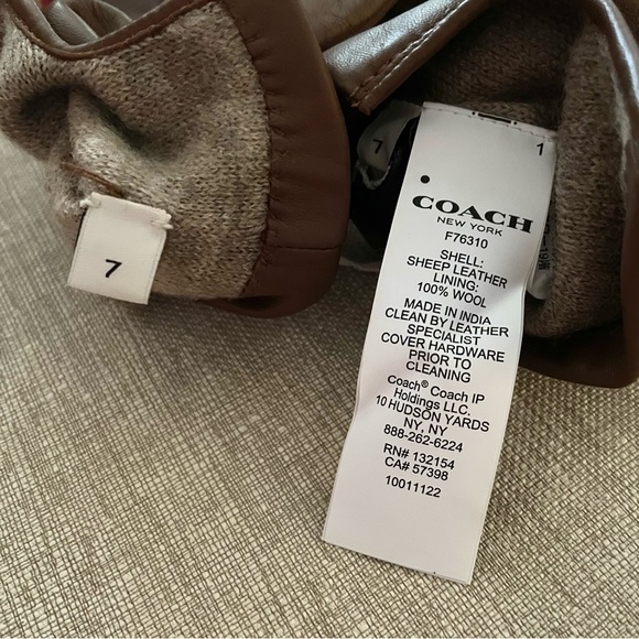 Coach Saddle Horse & Carriage Plaque Wool & Leather Tech Gloves - Picture 7 of 8